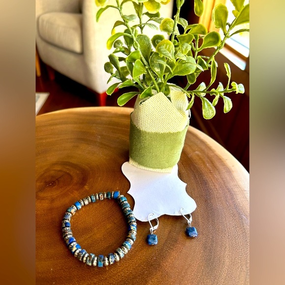 Lapis and Sodalite blues, silver semi-precious stretch bracelet & earrings - Picture 1 of 1